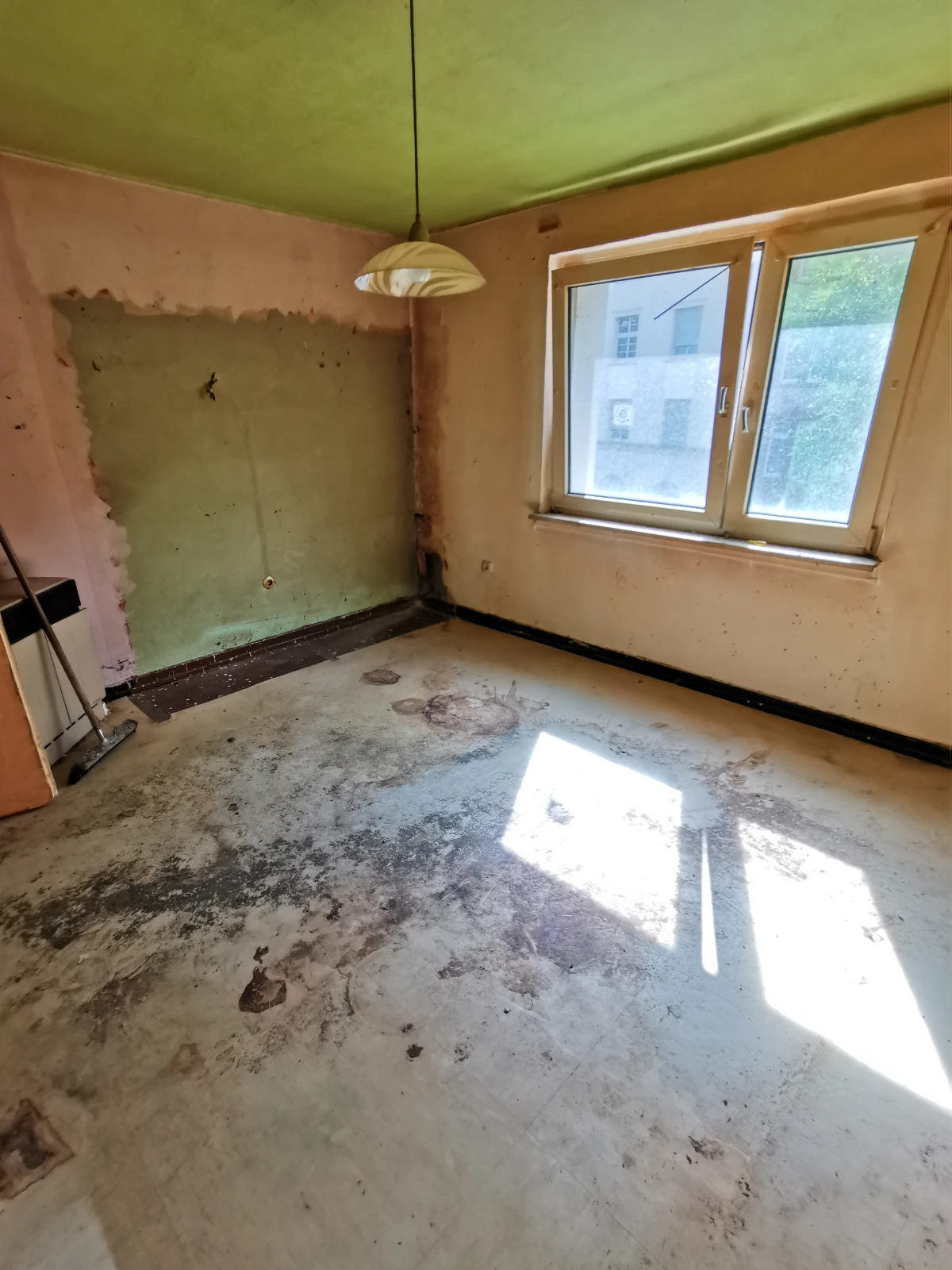 Wohnzimmer nach der Räumung